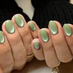Cat Eye Pastel Green Press On Nails Short Oval 30 Pcs Chrome